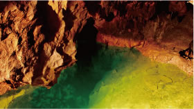 稲積水中鍾乳洞